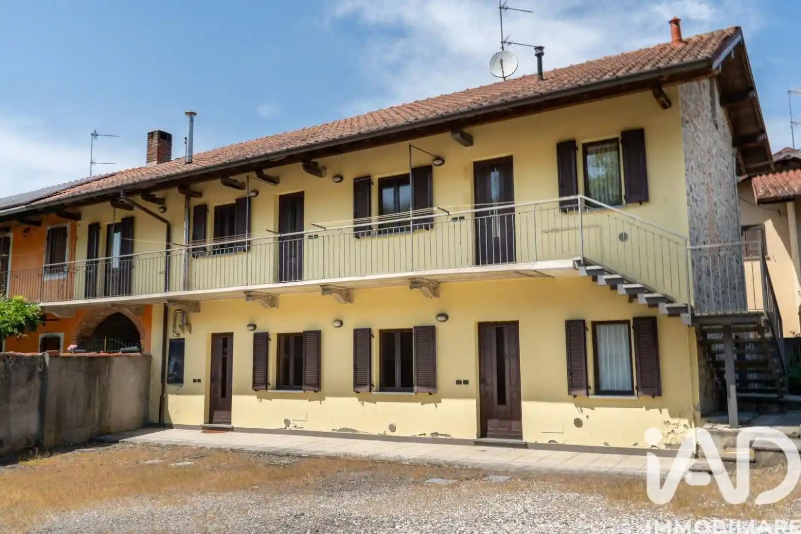 Villa in vendita a Angera