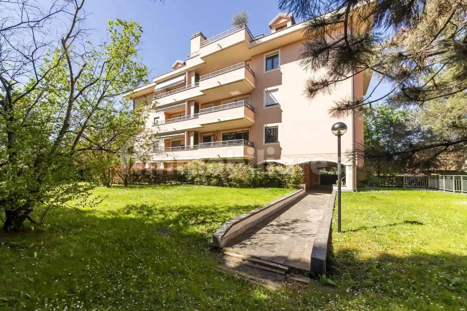 Appartamento in vendita a Arese