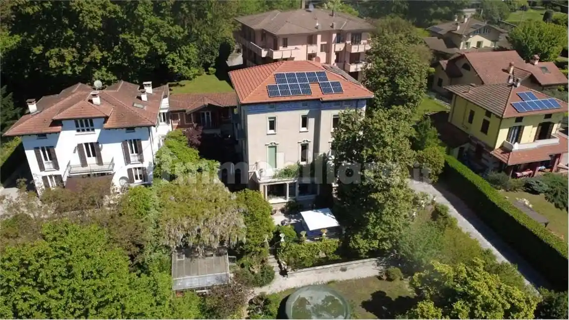 Villa in vendita a Varese