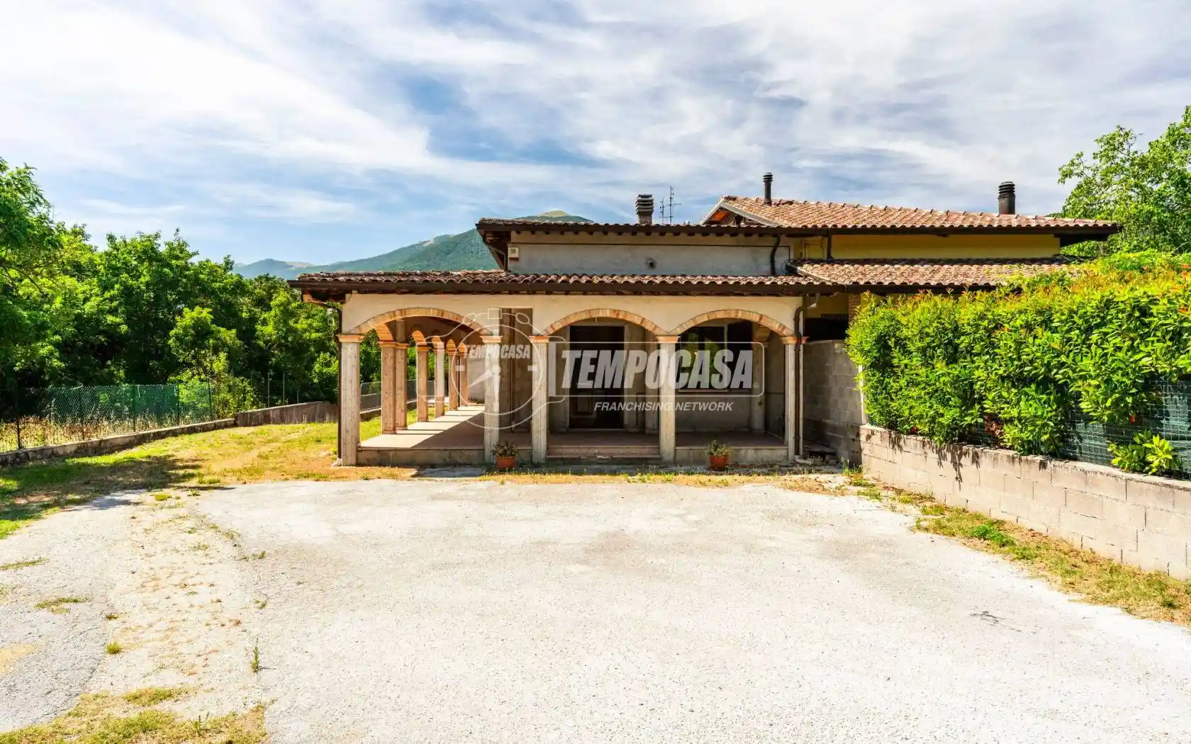 Villa in vendita a Esanatoglia