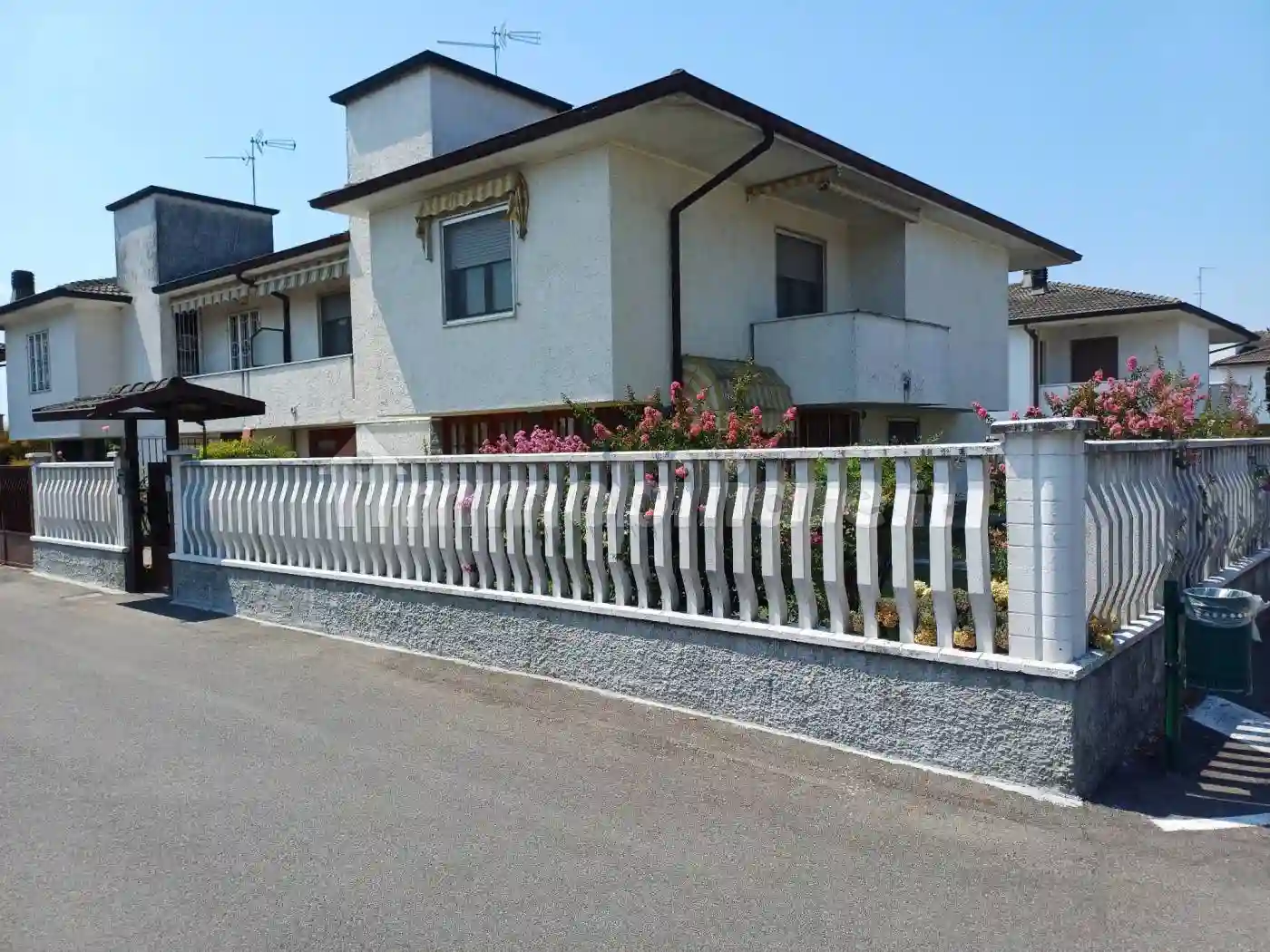 Villa - foto 2