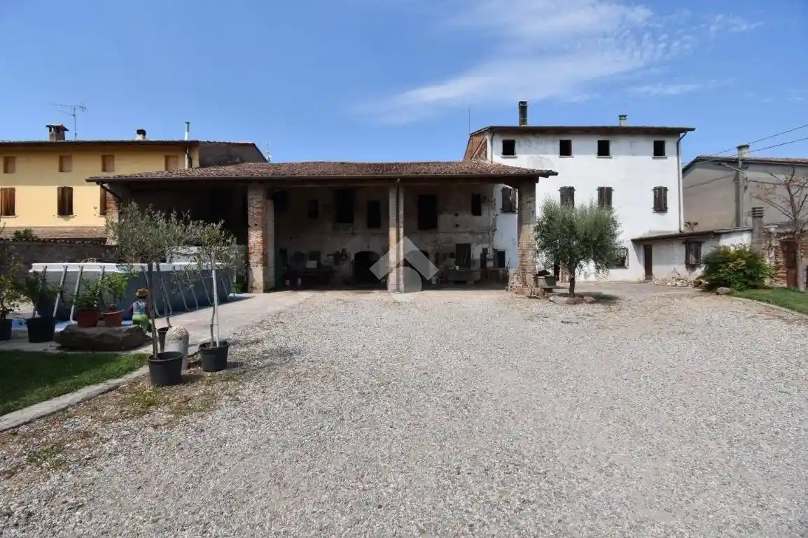 Rustico - Casale in vendita a Castiglione delle Stiviere