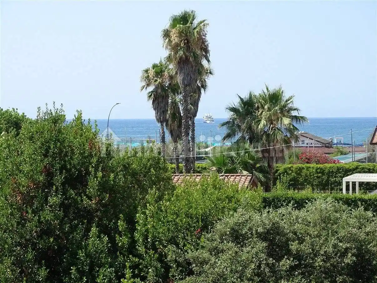 Appartamento in vendita a Montignoso