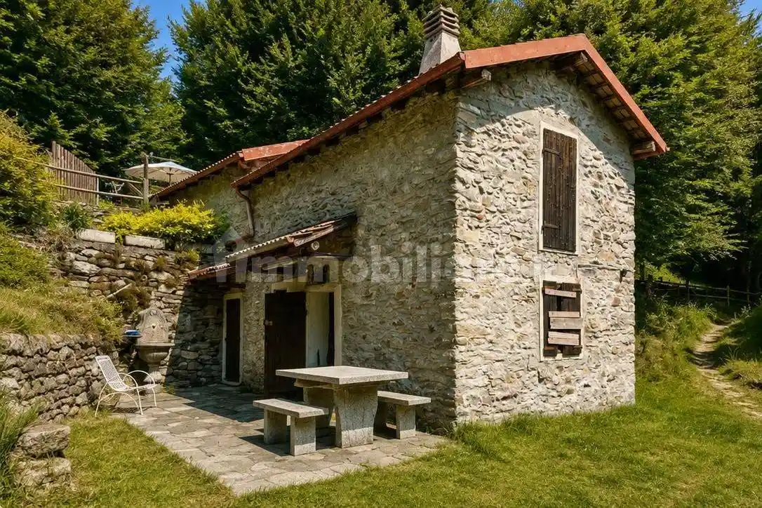 Rustico - Casale in vendita a Tronzano Lago Maggiore