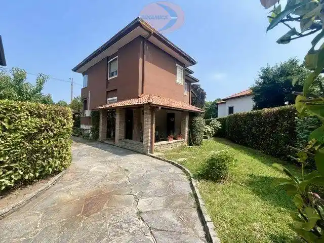 Villa in vendita a Besana in Brianza