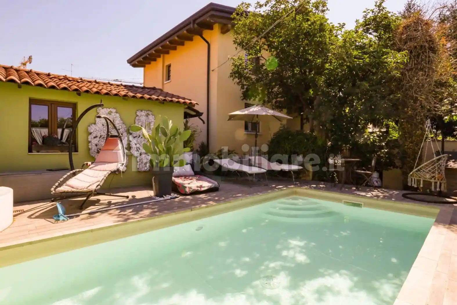 Villa in vendita a Peschiera del Garda