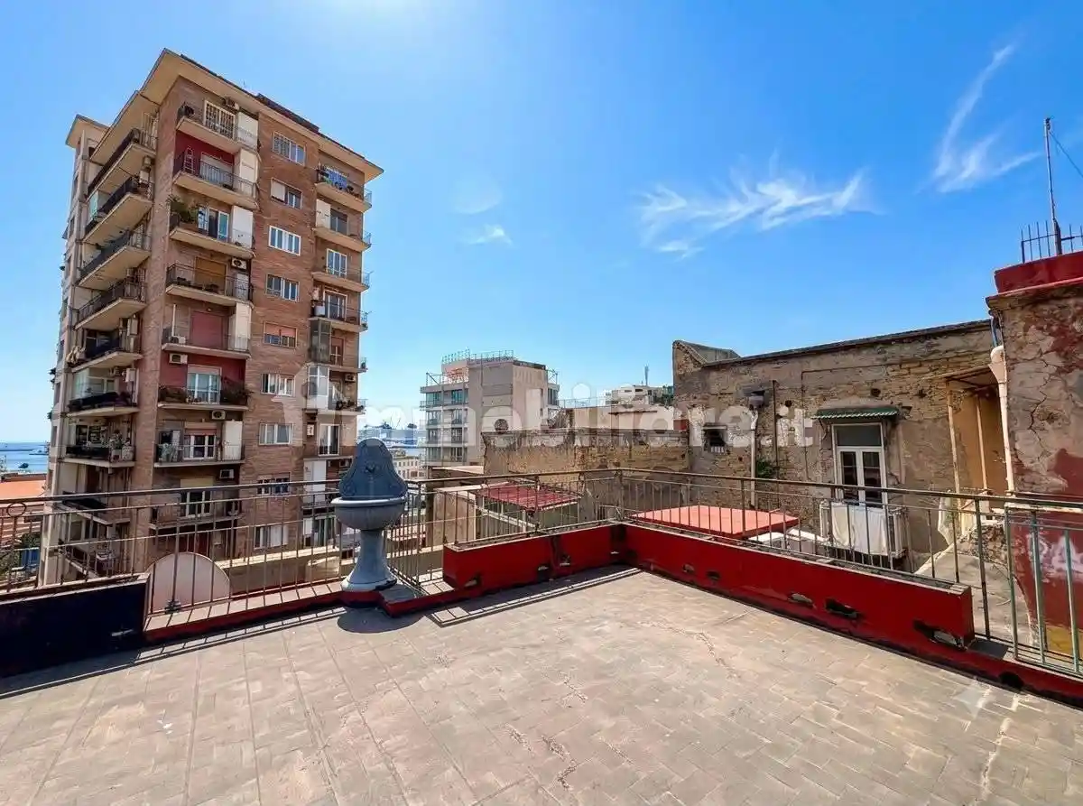 Appartamento in vendita a Napoli