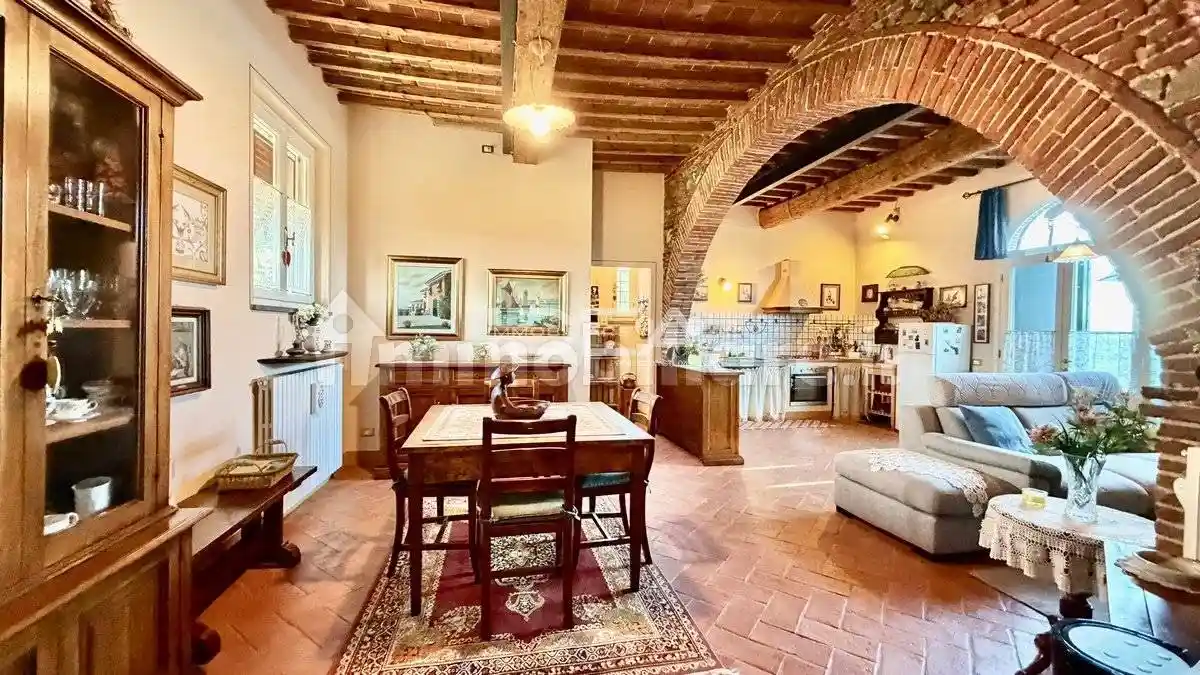 Rustico - Casale in vendita a Lucca