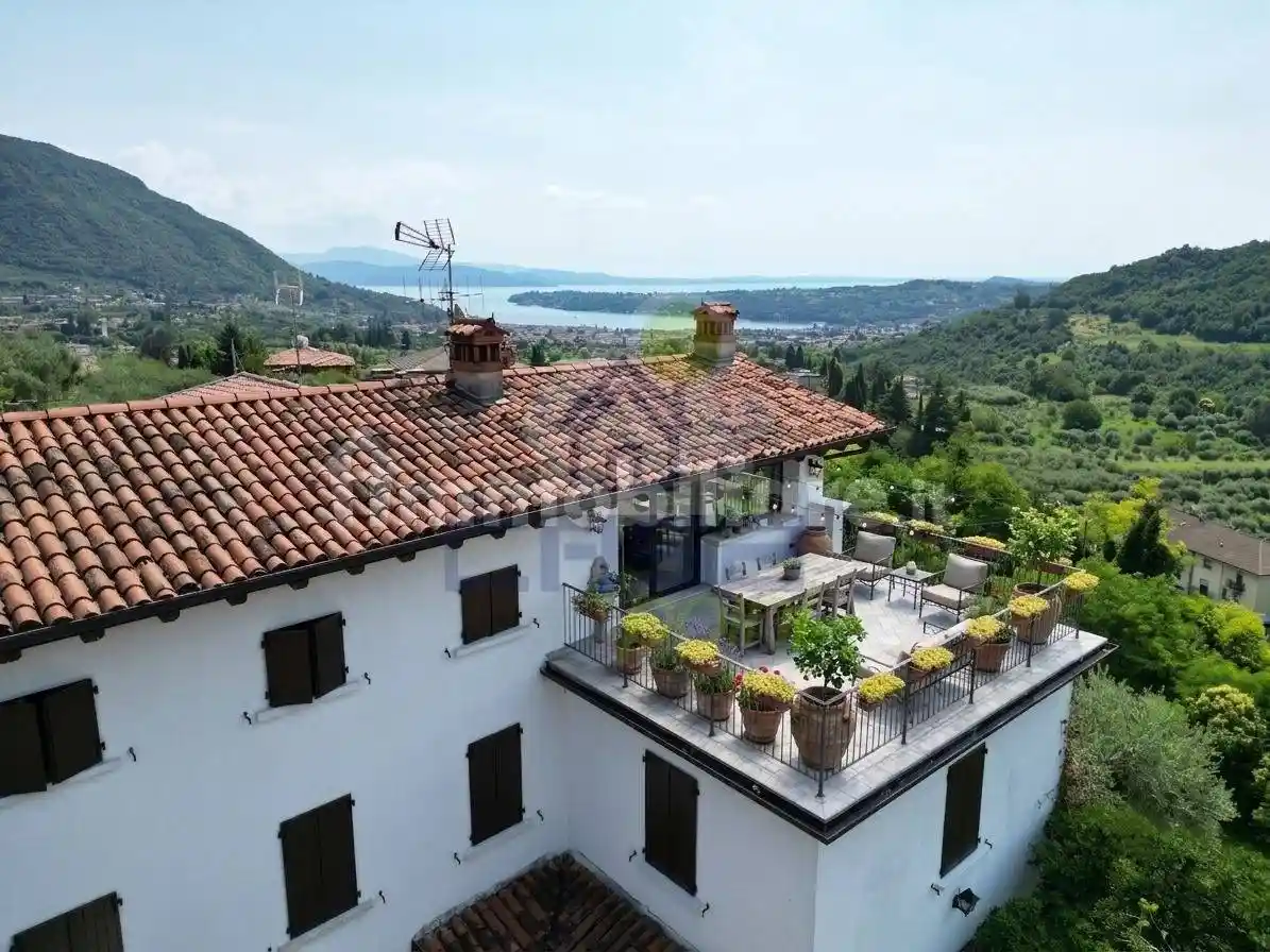 Villa in vendita a Roè Volciano