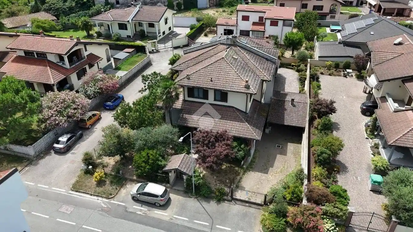 Villa in vendita a Sozzago