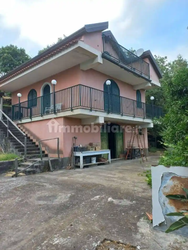 Villa in vendita a Piedimonte Etneo