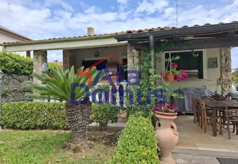 Villa in vendita a Fiumicino