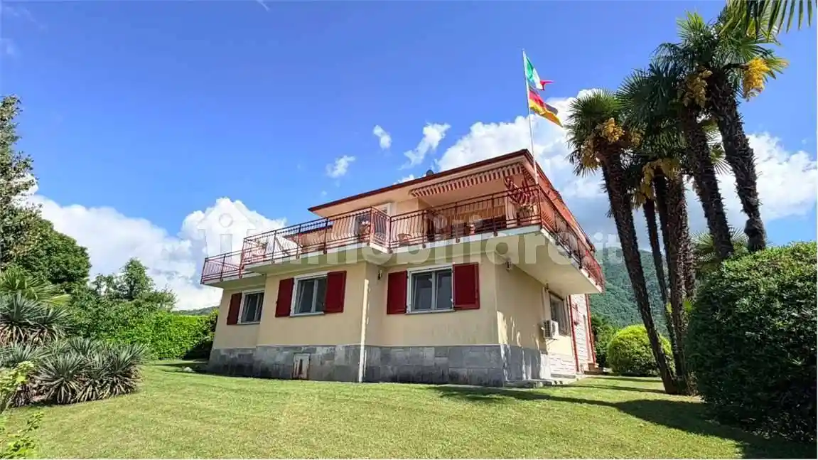 Villa in vendita a Porto Valtravaglia