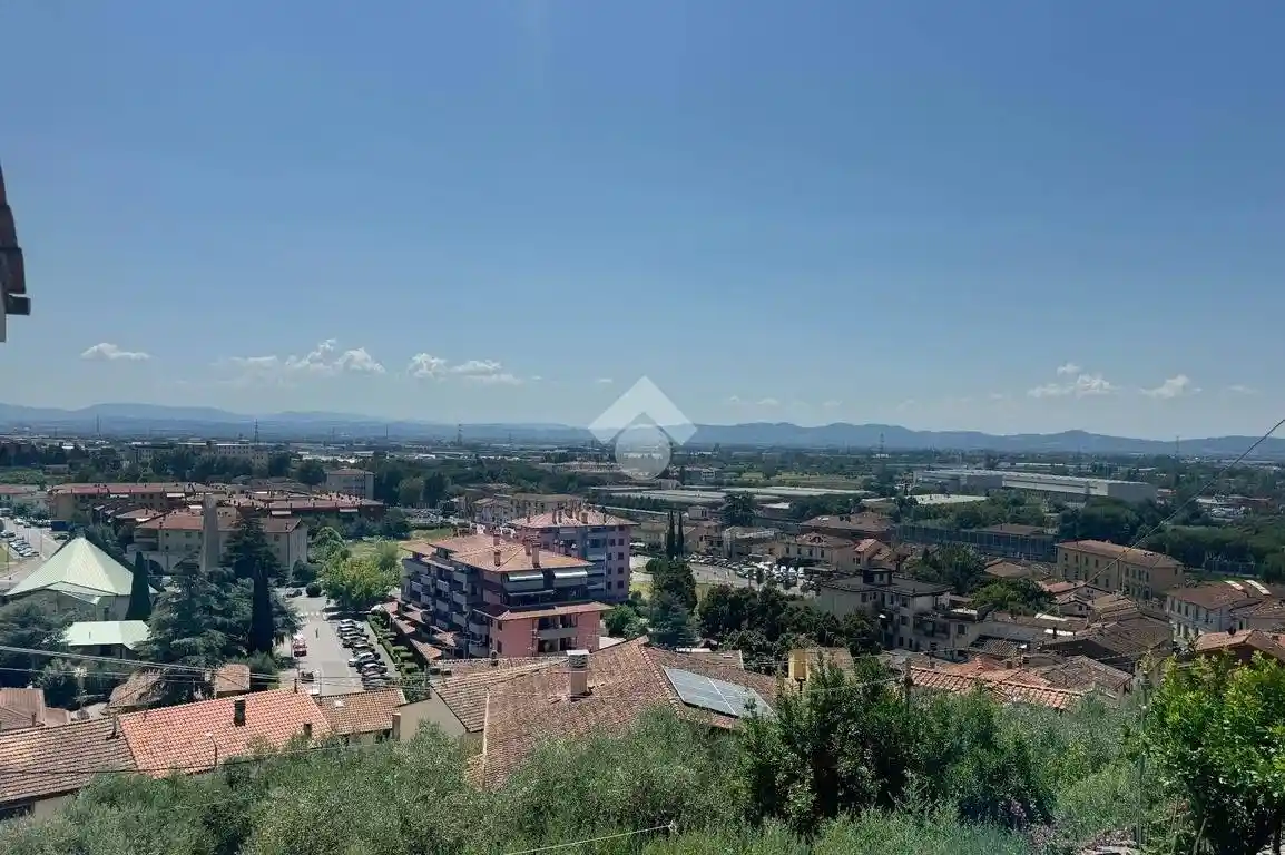Casa indipendente in vendita a Prato