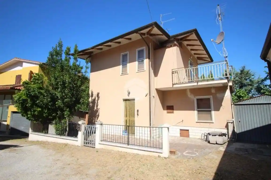 Casa indipendente in vendita a Cesena