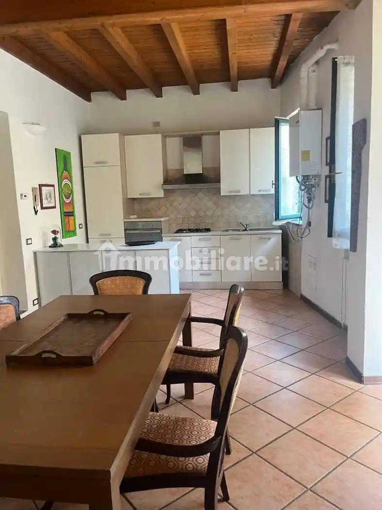 Appartamento in vendita a Angera