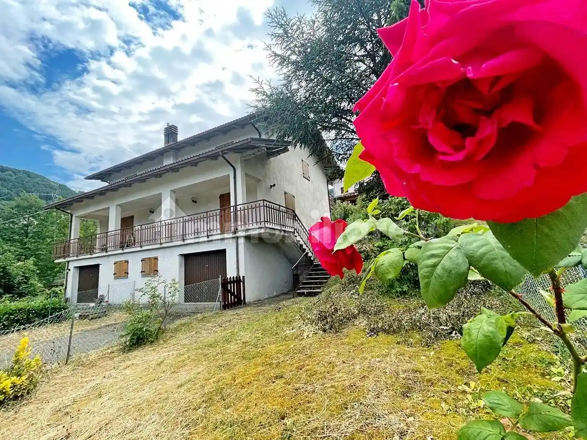 Casa indipendente in vendita a Riolunato