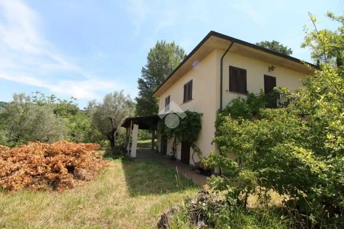 Villa in vendita a Mompeo