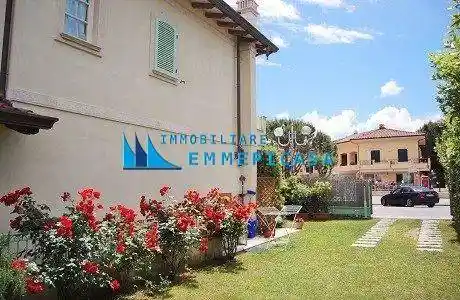 Villetta a schiera in affitto a Montignoso