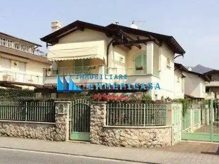 Villa in affitto a Montignoso