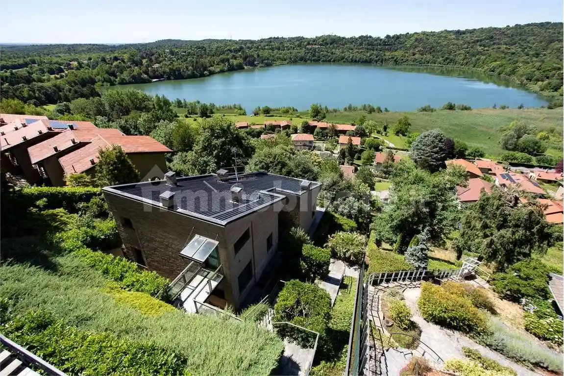Villa in vendita a Montorfano