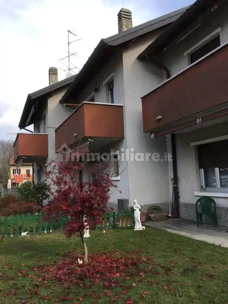Villetta a schiera in vendita a Ferno