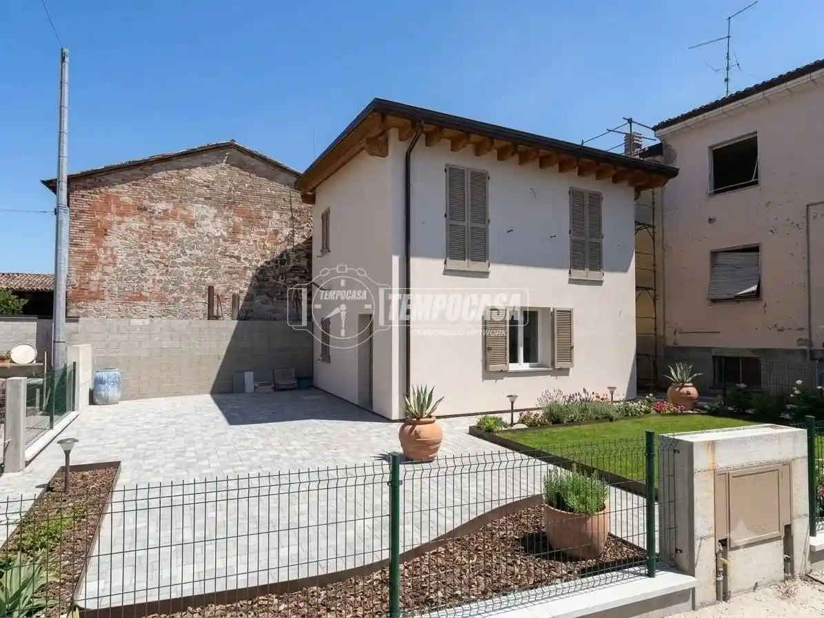 Villa in vendita a Borgonovo Val Tidone