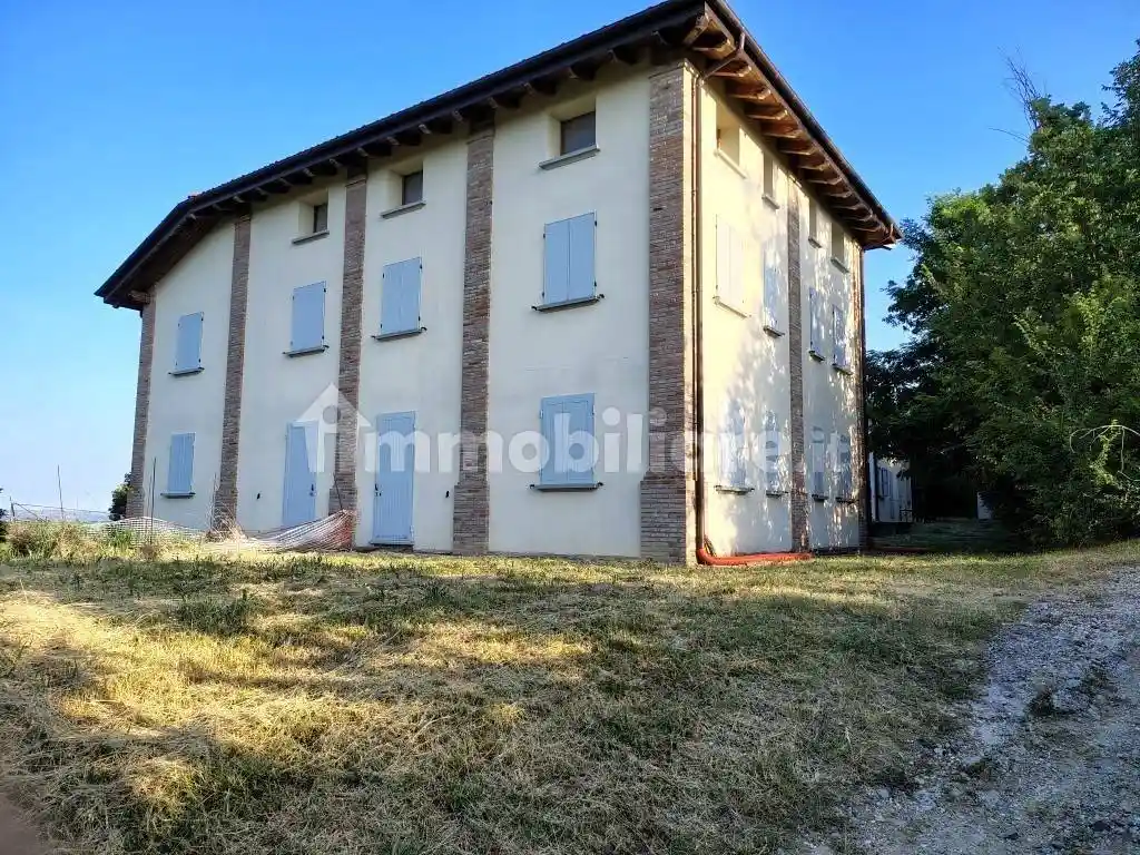 Palazzo - Edificio in vendita a Monte San Pietro