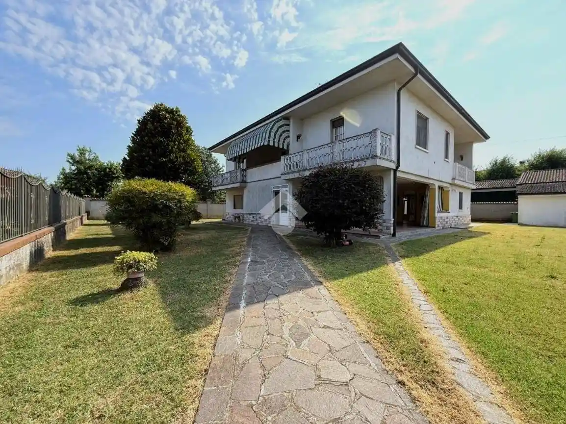 Villa in vendita a Borgo San Giacomo