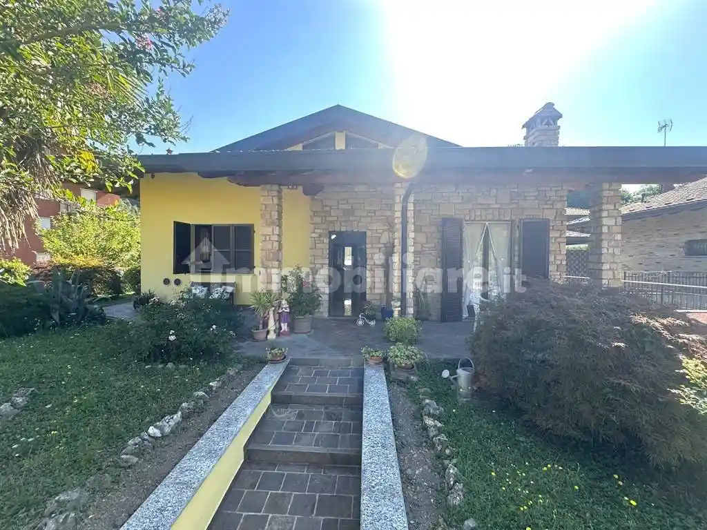 Villa in vendita a Cisano Bergamasco