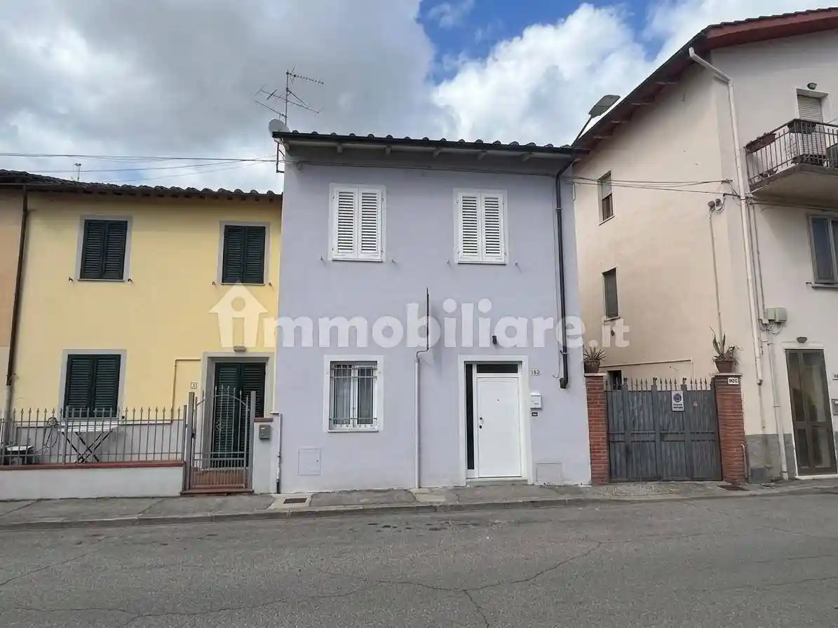 Casa indipendente in vendita a Campi Bisenzio