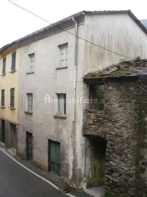Casa indipendente in vendita a Mezzanego