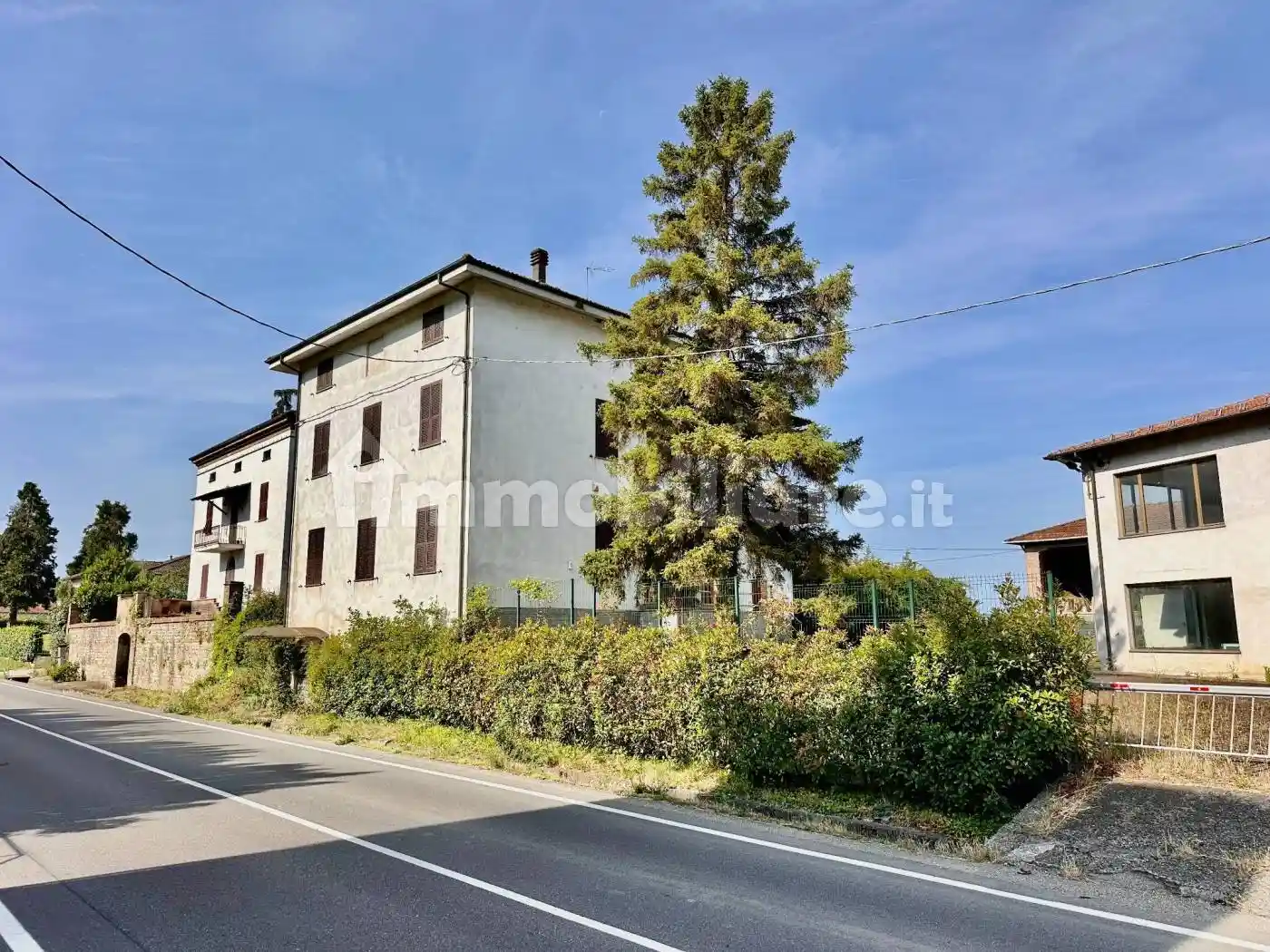Villa in vendita a Carezzano
