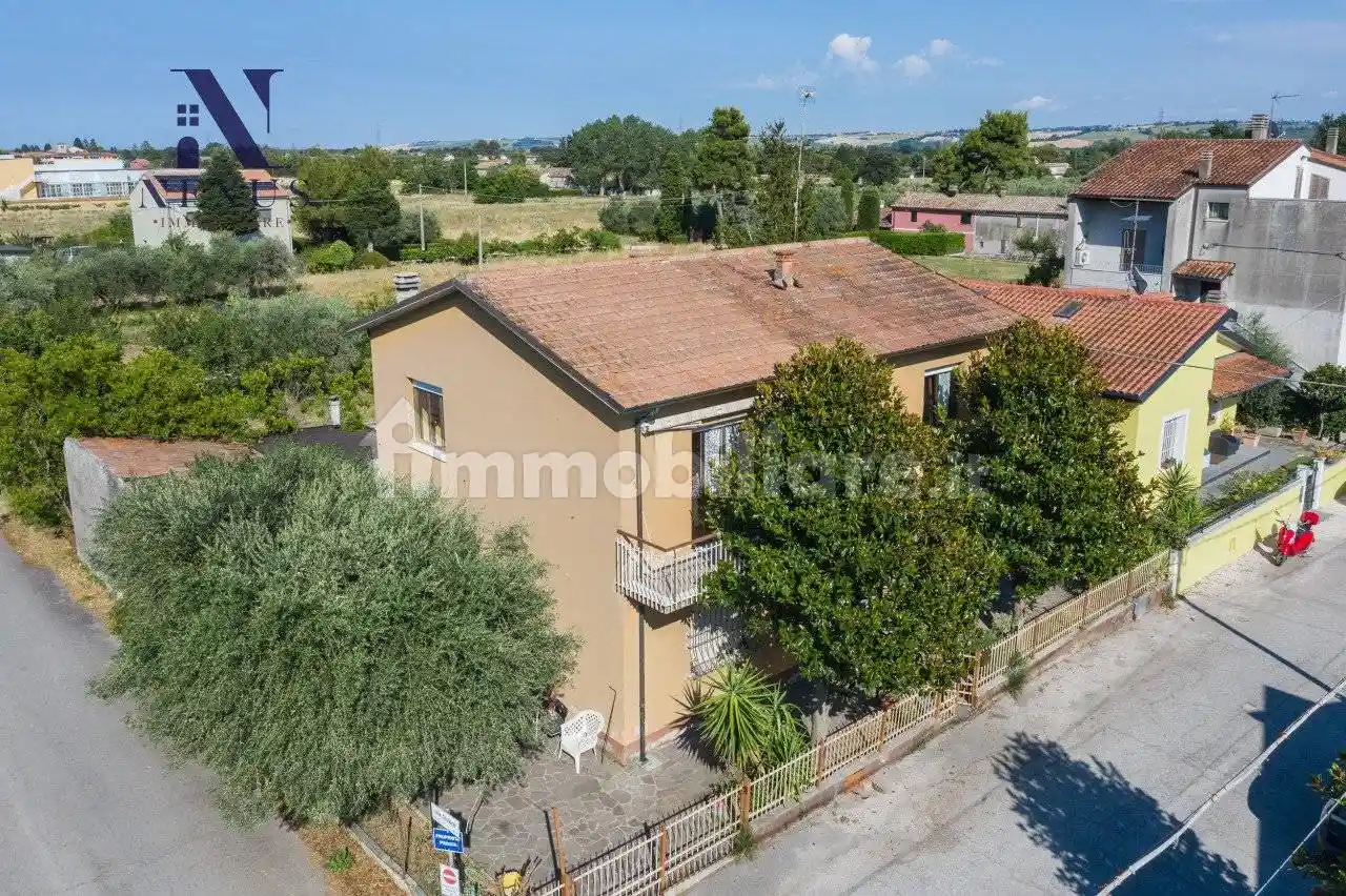 Casa indipendente in vendita a Fano