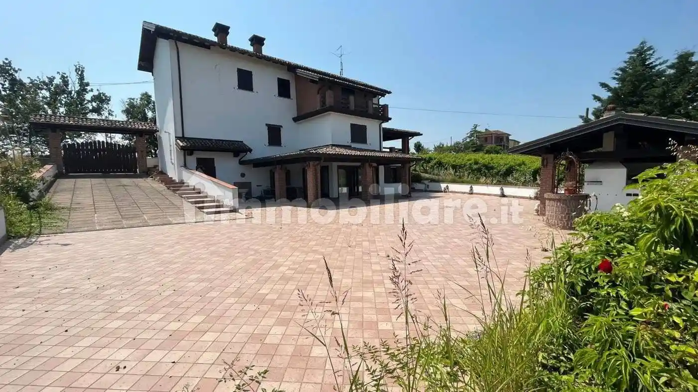 Villa in vendita a Ziano Piacentino