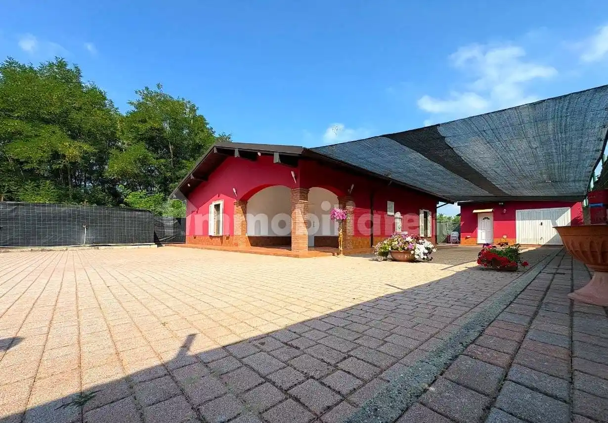 Villa in vendita a Dorno
