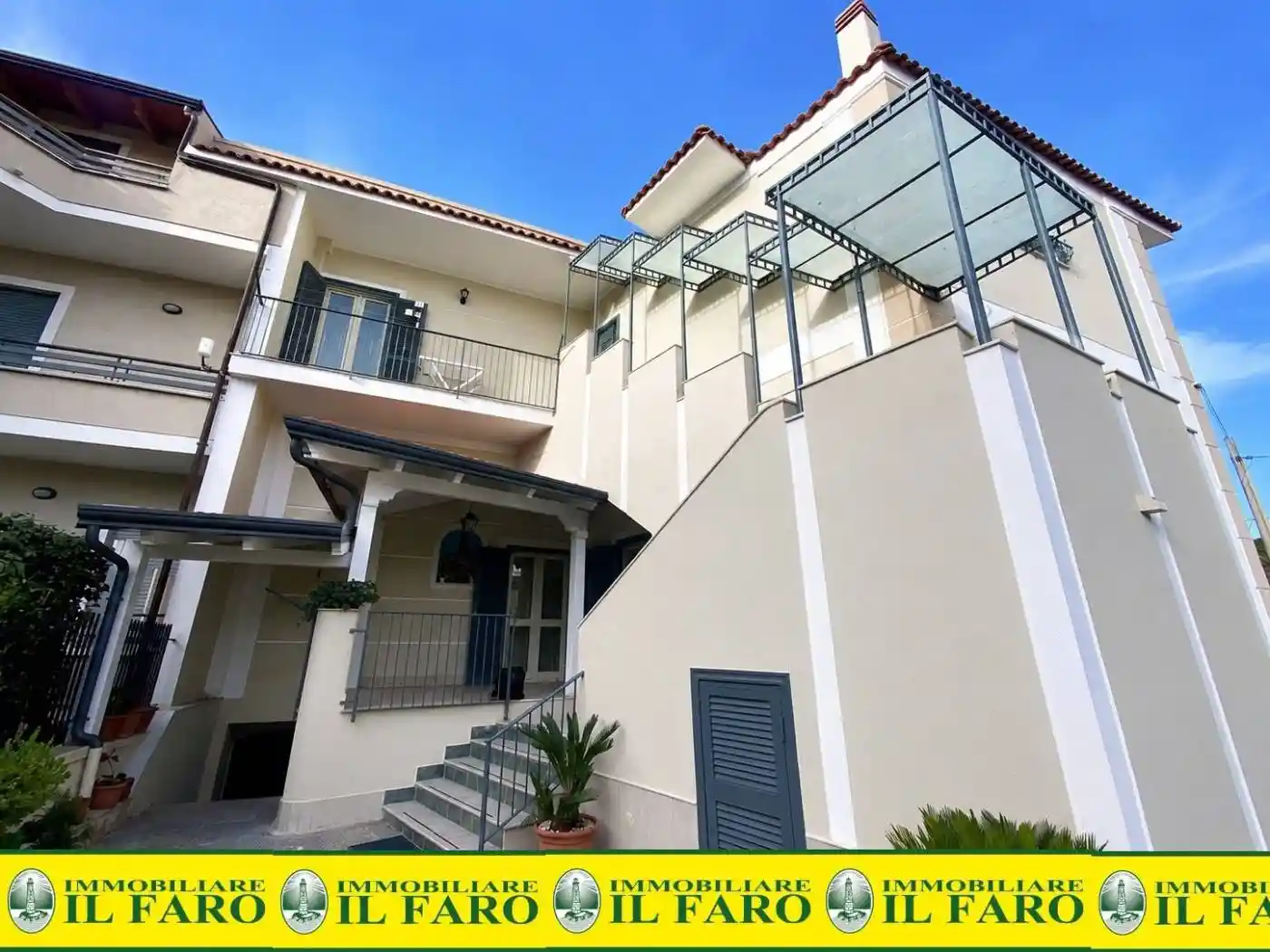 Palazzo - Edificio in vendita a Giugliano in Campania