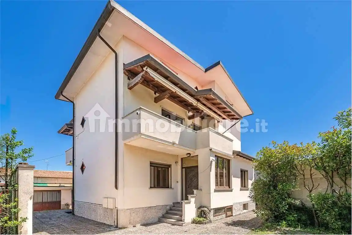 Villa in vendita a Lentate sul Seveso