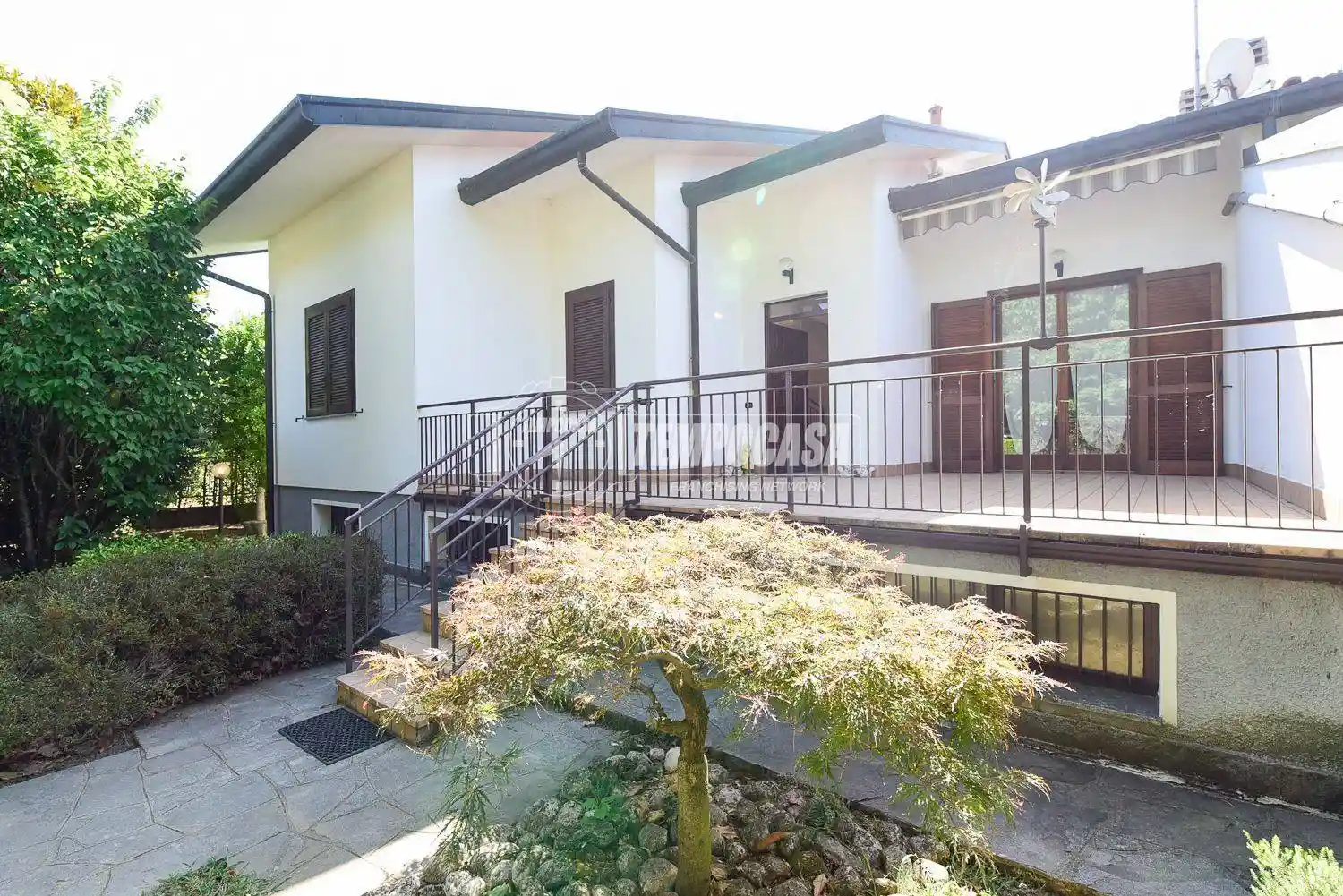 Villa in vendita a Senna Comasco