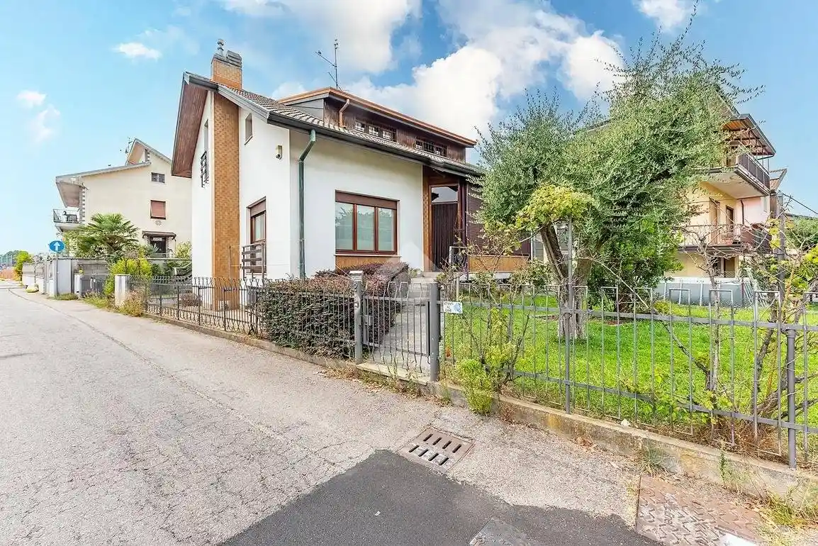 Villa in vendita a Lainate