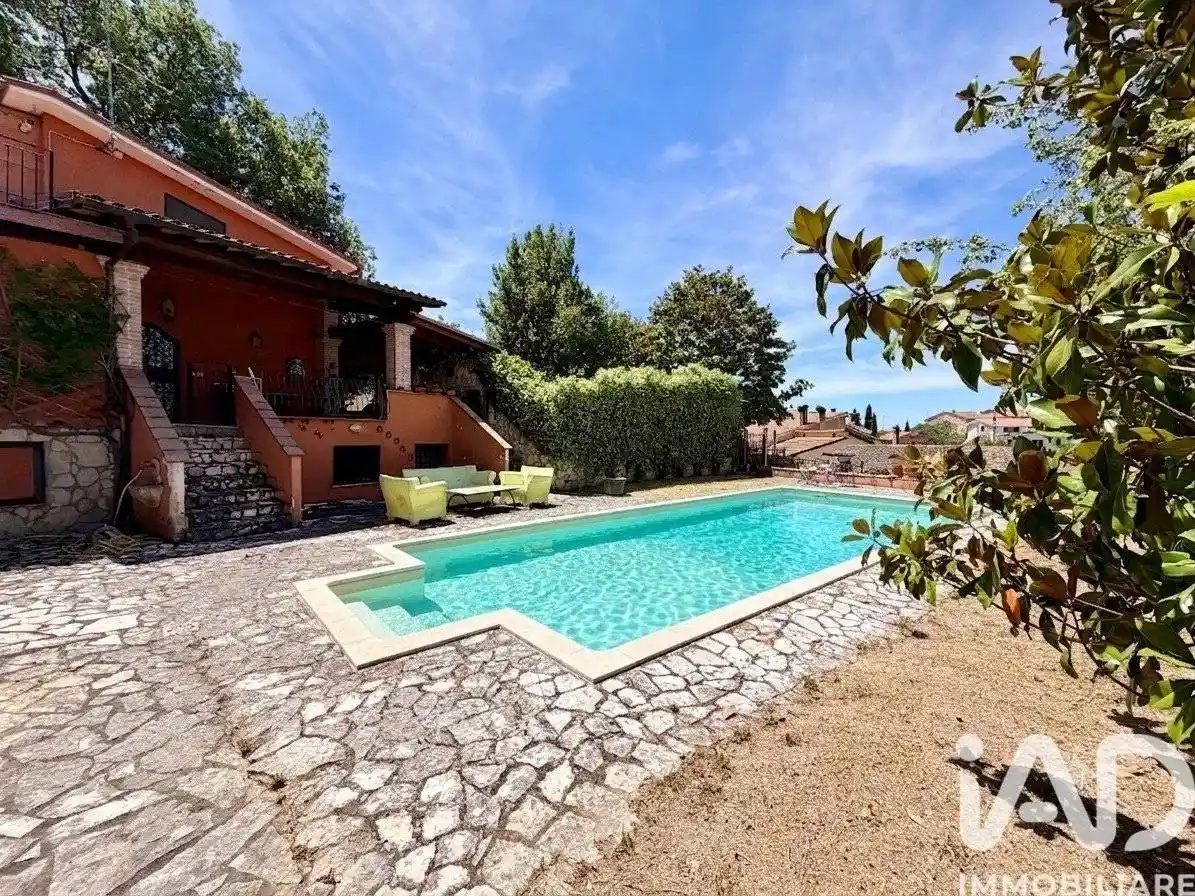 Villa in vendita a Monteleone Sabino