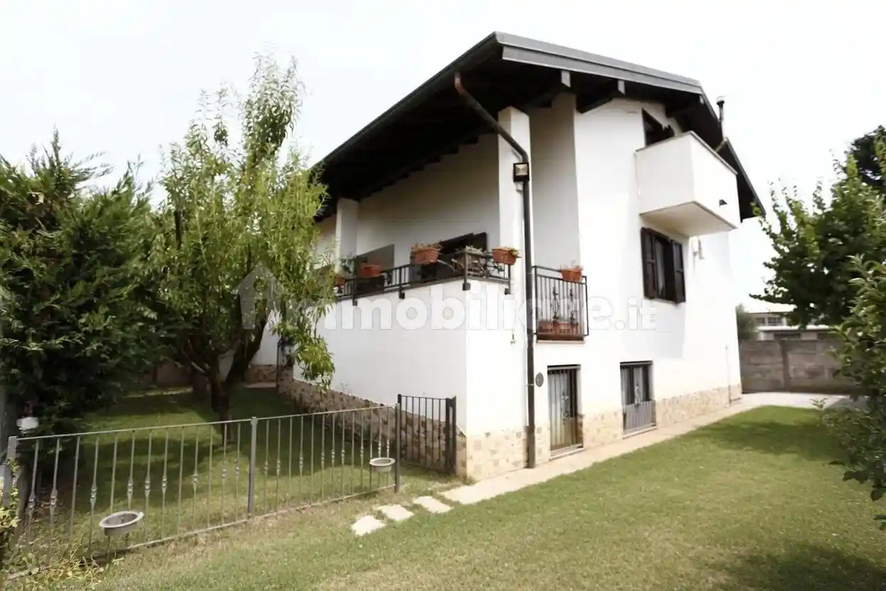 Villa in vendita a Magnago