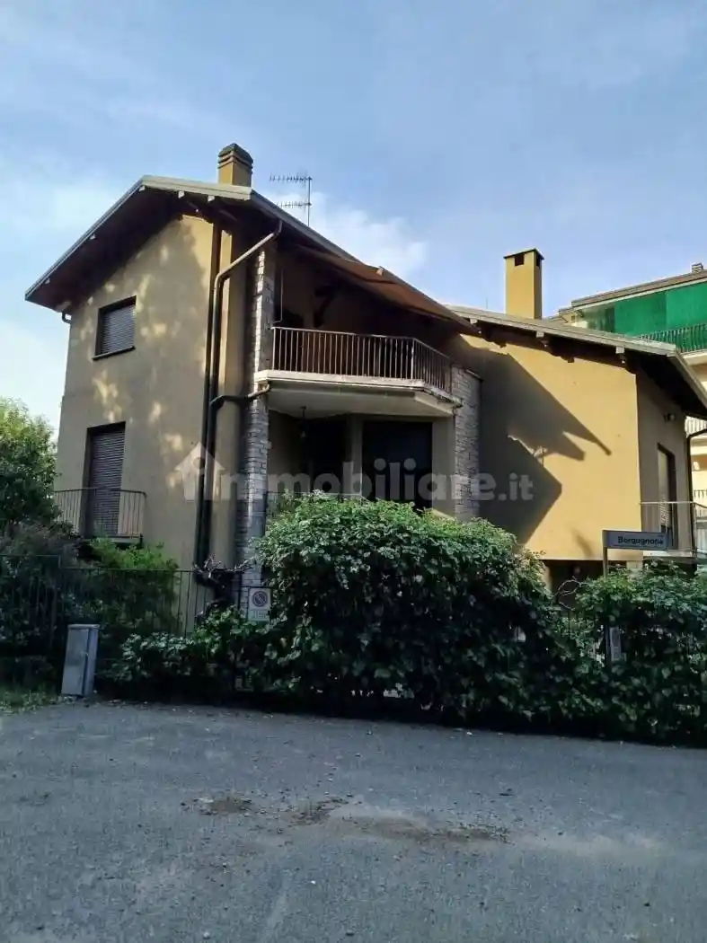 Villa in vendita a Varese