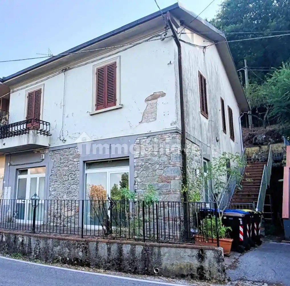 Casa indipendente in vendita a Montecatini-Terme