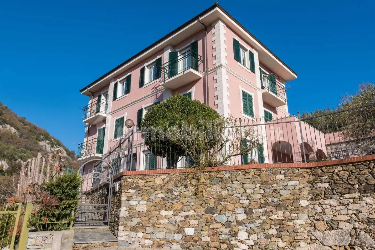 Villa in vendita a Finale Ligure