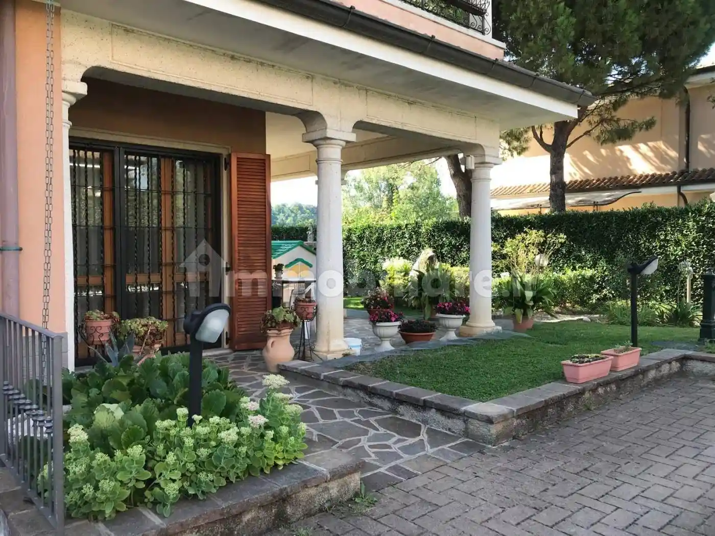 Villa in vendita a Carugo