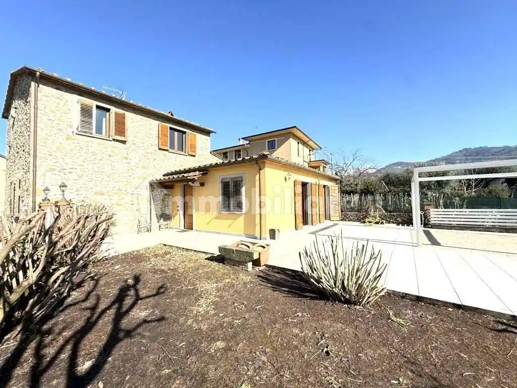 Villa in vendita a Larciano