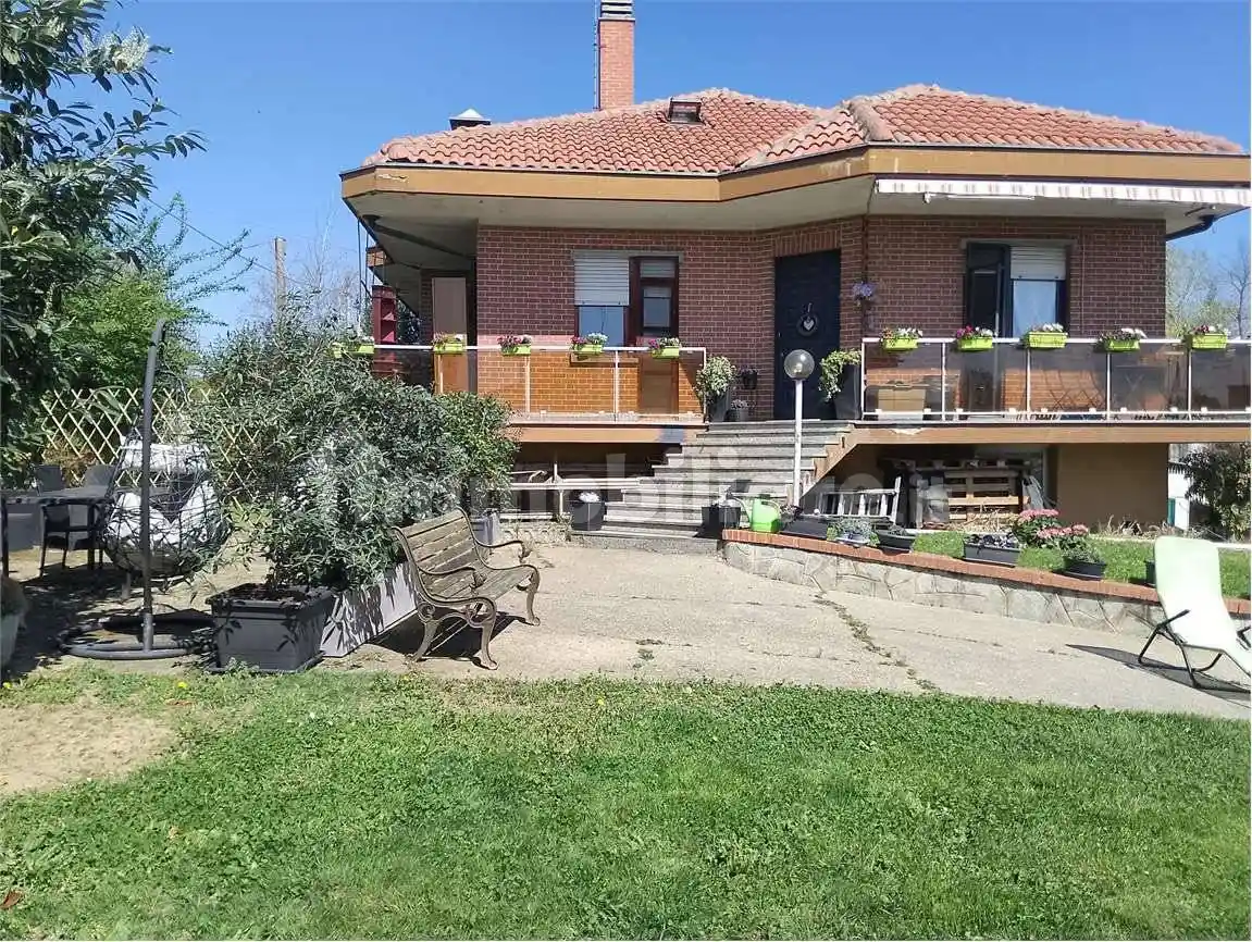 Villa in vendita a Andezeno