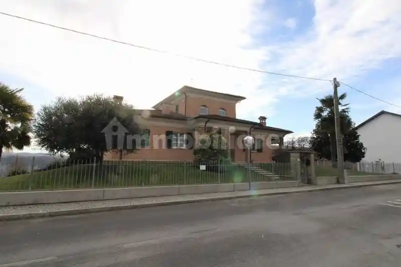 Villa in vendita a Bra
