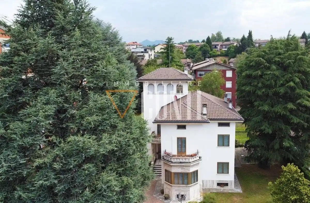 Villa in vendita a Varese